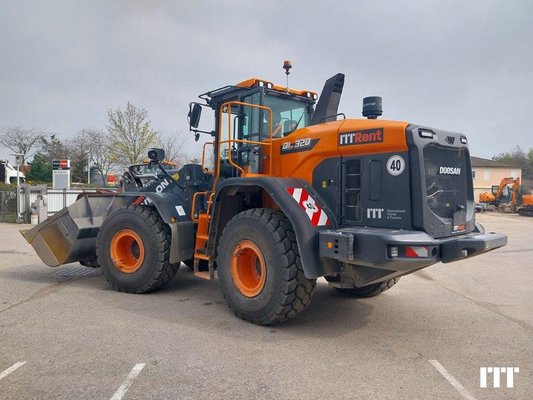 Chargeuse sur pneus Doosan DL320-7 - 1