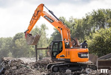 Pelle sur chenilles Develon DX235LCR - 1